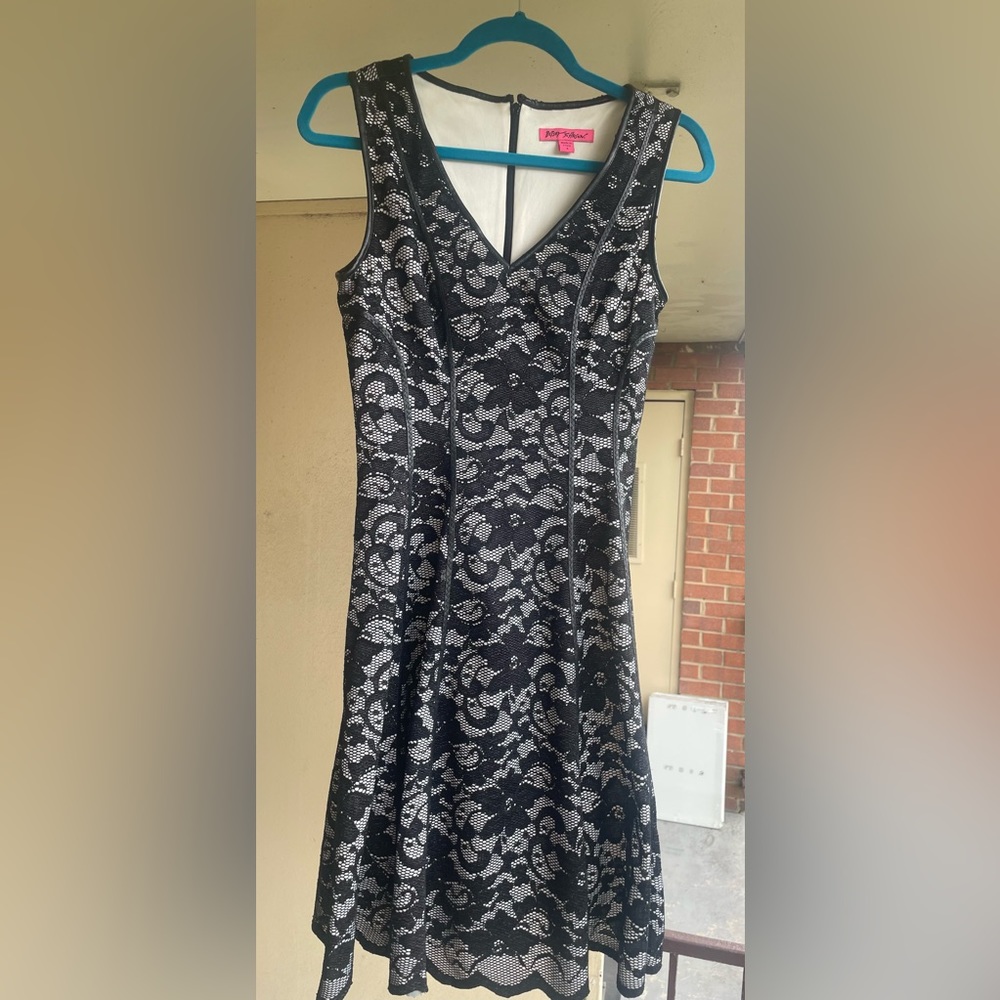 Betsey Johnson White and Black Lace Overlay Sleeveless Dress size 4
